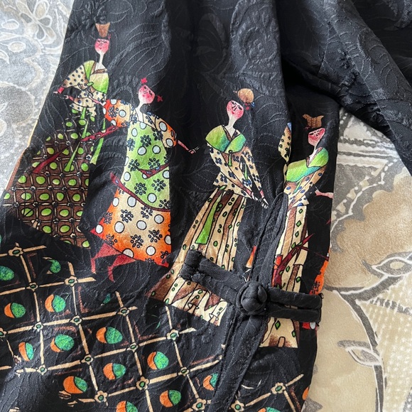 305. Citron 100% Silk Blouse Size Medium - Picture 7 of 10